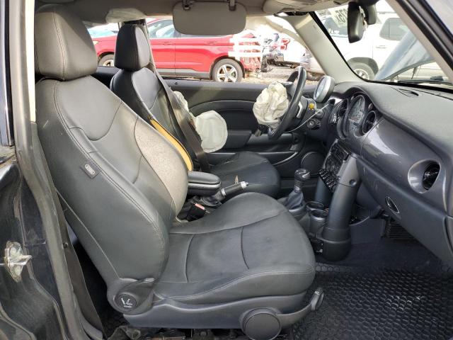 Photo 7 from auction – 2006 MINI COOPER S with VIN WMWRE33506TJ39535