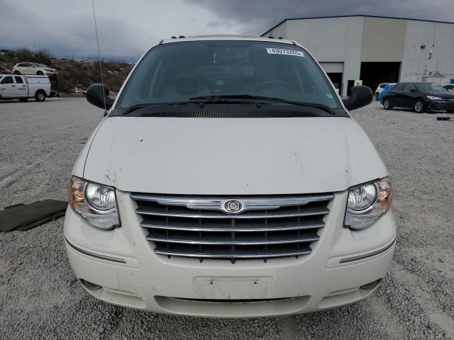 Photo 5 from auction – 2005 CHRYSLER TOWN & COU with VIN 2C8GP64L85R227899