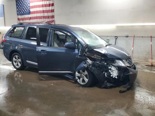 Photo 4 from auction – 2017 TOYOTA SIENNA LE with VIN 5TDKZ3DCXHS772647