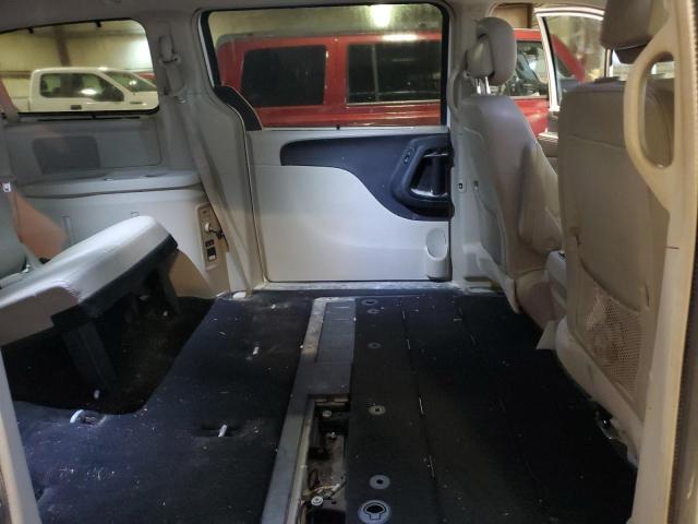 Photo 11 from auction – 2016 CHRYSLER TOWN & COU with VIN 2C4RC1BG1GR142405