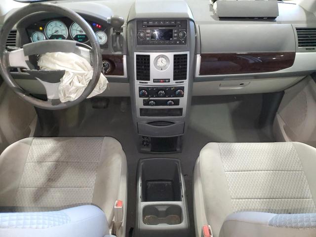 Photo 8 from auction – 2010 CHRYSLER TOWN & COU with VIN 2A4RR5D17AR271670