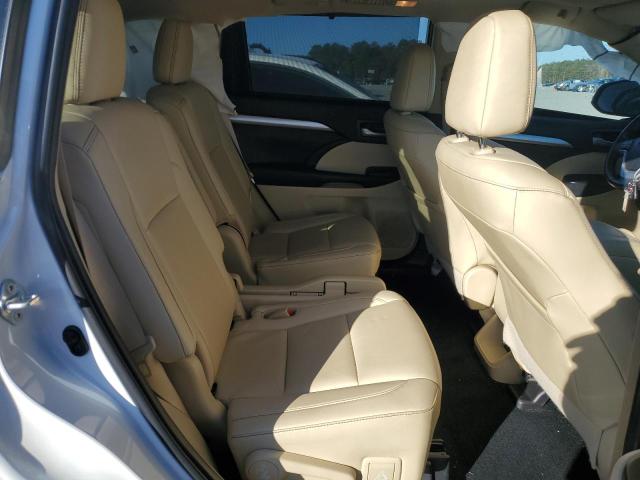 Photo 11 from auction – 2019 TOYOTA HIGHLANDER with VIN 5TDKZRFH9KS554881