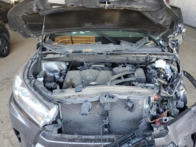 Photo 12 from auction – 2018 TOYOTA HIGHLANDER with VIN 5TDBZRFH6JS832585