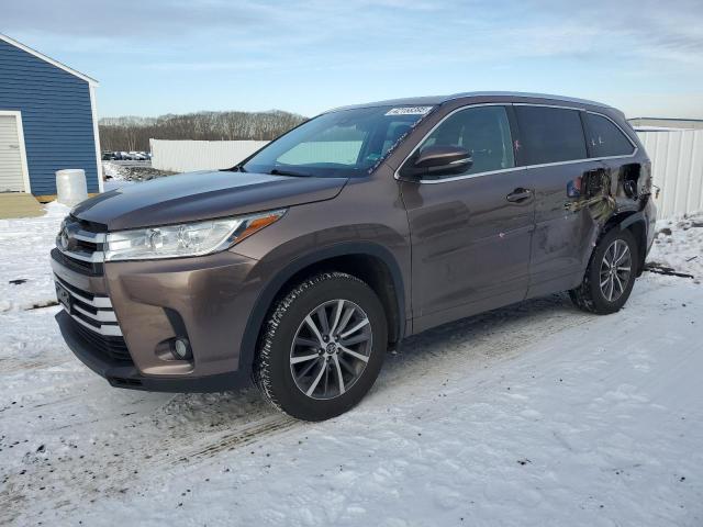 TOYOTA HIGHLANDER 2018 with VIN 5TDJZRFH9JS903130 - Photo from auction