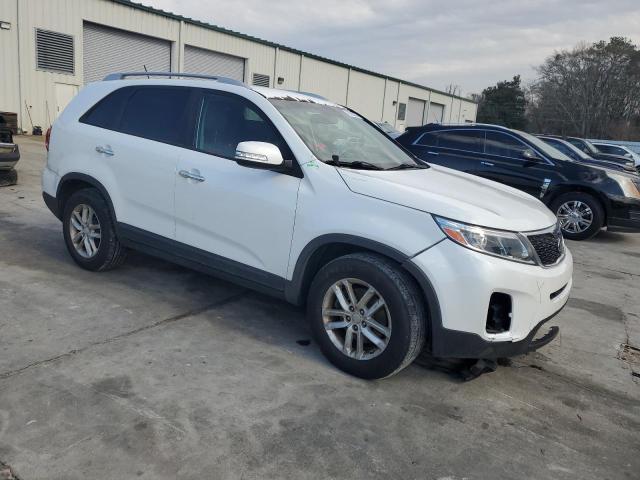Photo 4 from auction – 2015 KIA SORENTO LX with VIN 5XYKT3A69FG657984