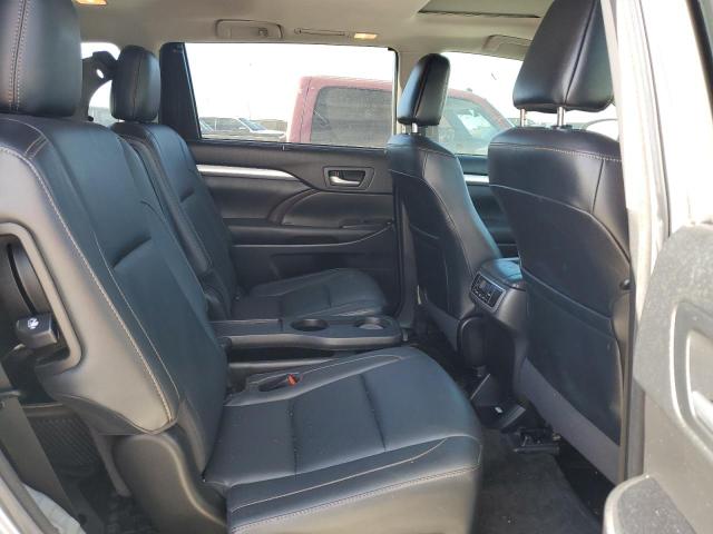 Photo 10 from auction – 2018 TOYOTA HIGHLANDER with VIN 5TDKZRFH7JS526575