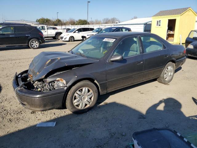 TOYOTA CAMRY CE 2000 with VIN 4T1BG22K2YU950357 - Photo from auction