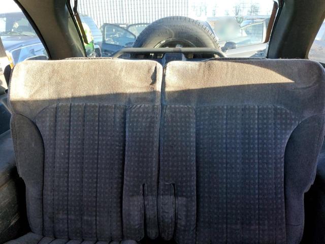 Photo 10 from auction – 2000 CHEVROLET BLAZER with VIN 1GNCT18W8YK285881