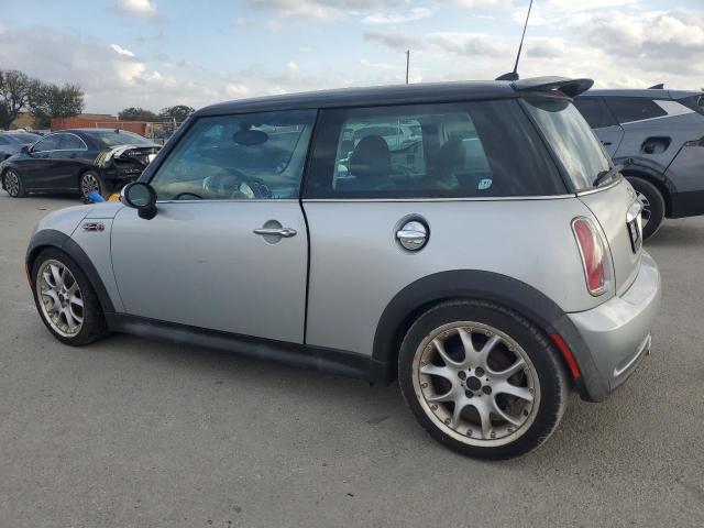 Photo 2 from auction – 2005 MINI COOPER S with VIN WMWRE33515TG98500