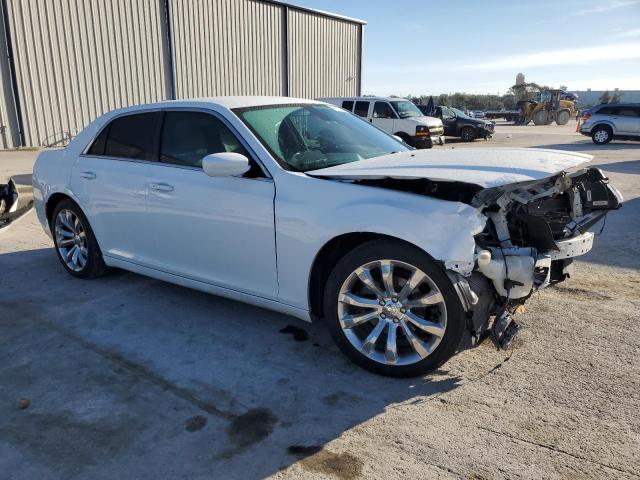 Photo 4 from auction – 2017 CHRYSLER 300 LIMITE with VIN 2C3CCAAG1HH577461