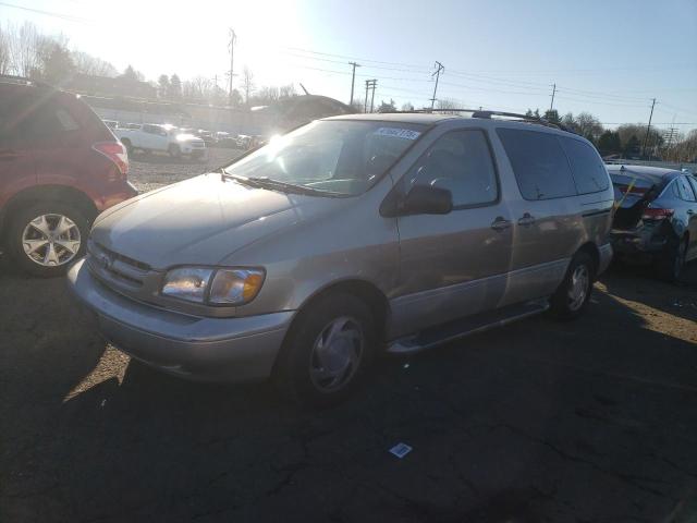 TOYOTA SIENNA LE 2000 with VIN 4T3ZF13C6YU308363 - Photo from auction