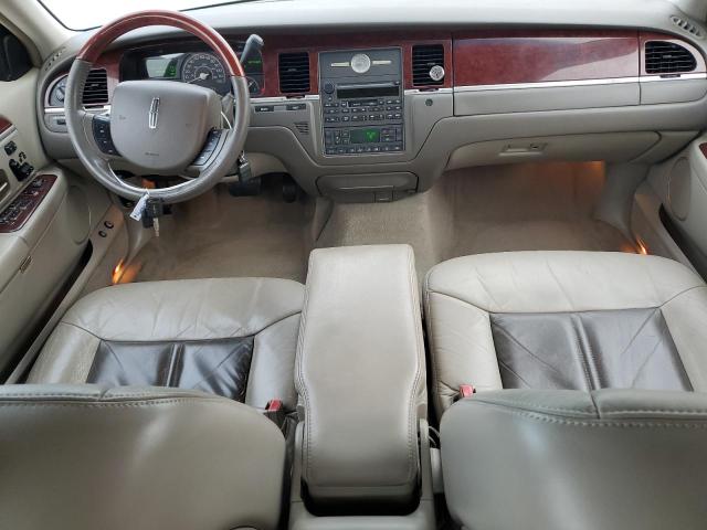 Photo 8 from auction – 2005 LINCOLN TOWN CAR S with VIN 1LNHM82W15Y605902