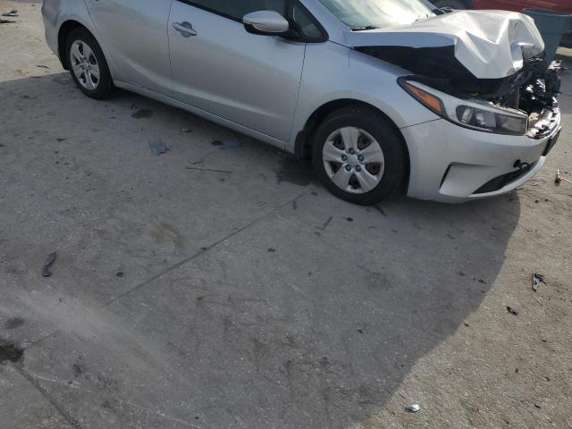 Photo 4 from auction – 2017 KIA FORTE LX with VIN 3KPFK4A71HE050111