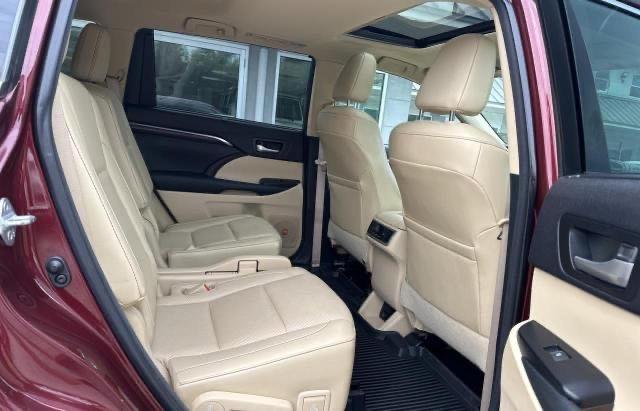 Photo 6 from auction – 2015 TOYOTA HIGHLANDER with VIN 5TDDKRFHXFS084007