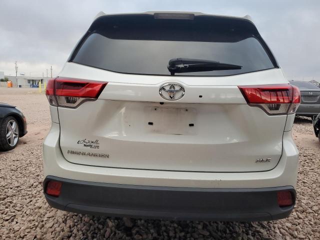 Photo 6 from auction – 2018 TOYOTA HIGHLANDER with VIN 5TDKZRFH5JS527210