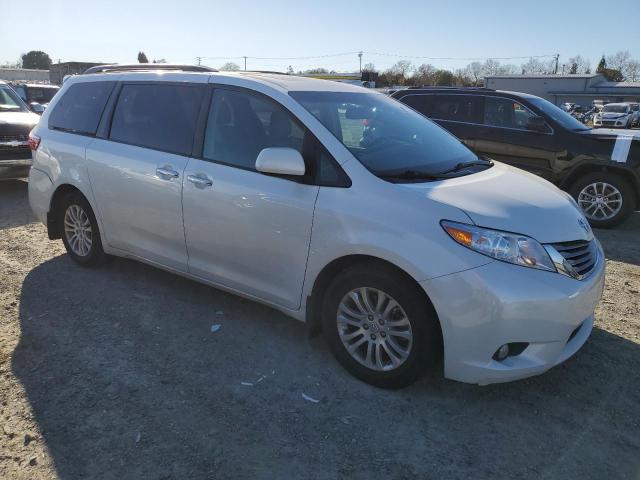 Photo 4 from auction – 2017 TOYOTA SIENNA XLE with VIN 5TDYZ3DC7HS781218