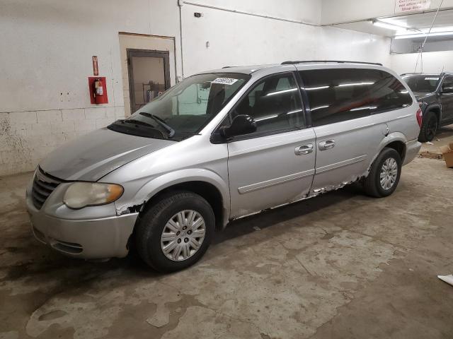 CHRYSLER TOWN & COU 2005 with VIN 2C4GP44R95R439284 - Photo from auction