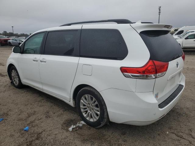 Photo 2 from auction – 2011 TOYOTA SIENNA XLE with VIN 5TDYK3DC1BS096420