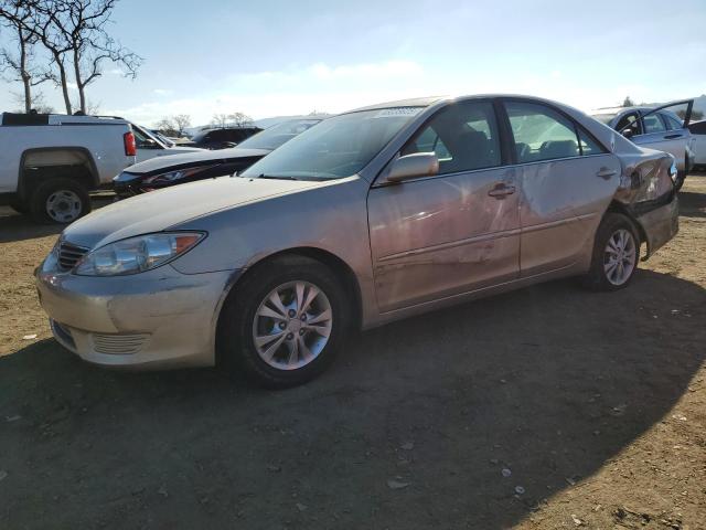 TOYOTA CAMRY LE 2005 with VIN 4T1BF30K85U597498 - Photo from auction