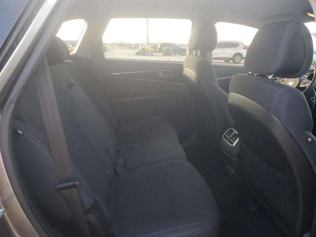 Photo 11 from auction – 2016 KIA SORENTO LX with VIN 5XYPGDA33GG112449