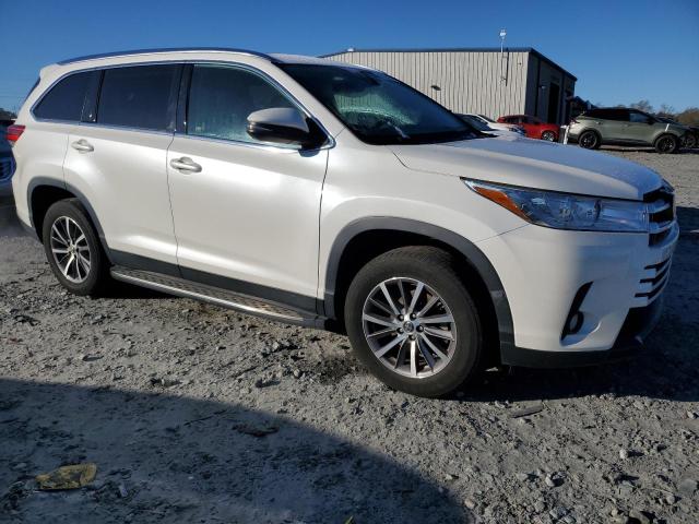 Photo 4 from auction – 2019 TOYOTA HIGHLANDER with VIN 5TDKZRFH9KS554881