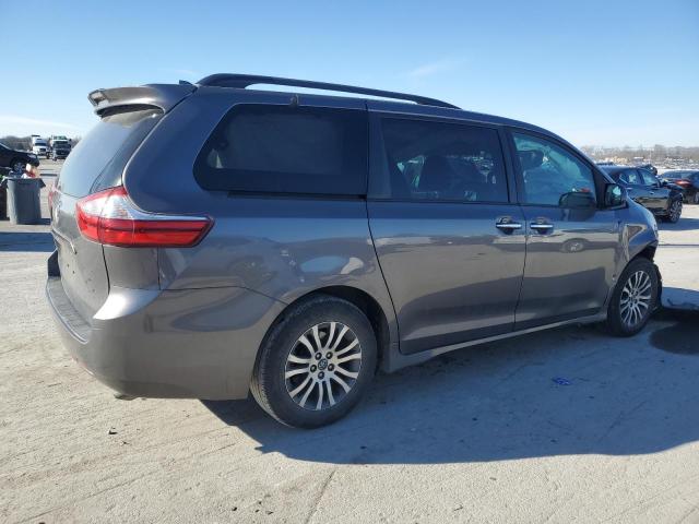 Photo 3 from auction – 2018 TOYOTA SIENNA XLE with VIN 5TDYZ3DC8JS929110