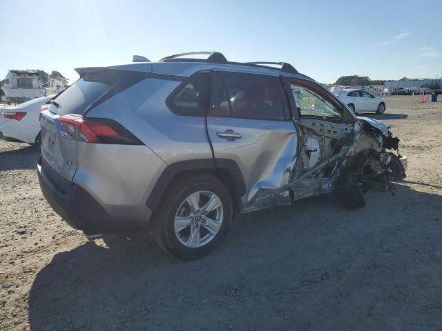 Photo 3 from auction – 2021 TOYOTA RAV4 XLE with VIN 2T3P1RFV4MC144205