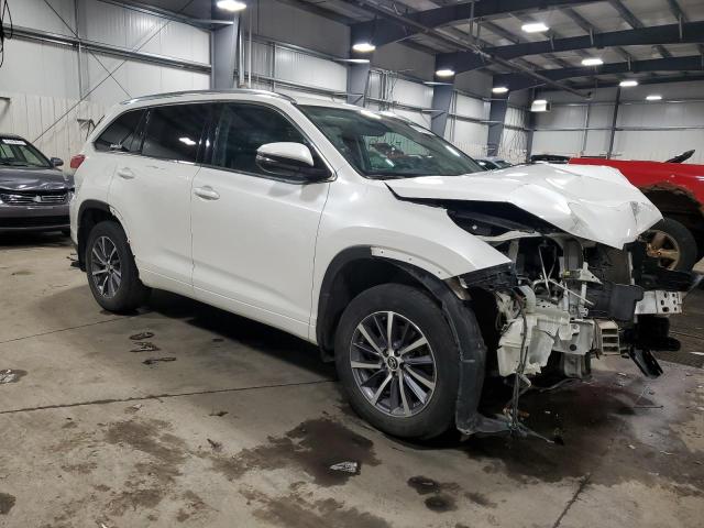 Photo 4 from auction – 2018 TOYOTA HIGHLANDER with VIN 5TDJZRFH5JS851463