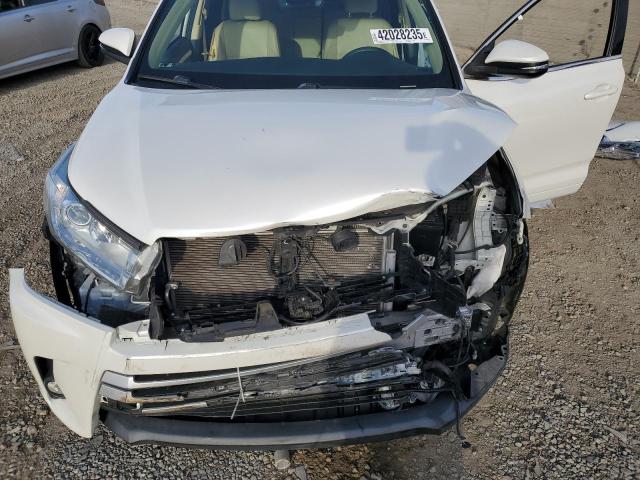 Photo 12 from auction – 2018 TOYOTA HIGHLANDER with VIN 5TDKZRFH3JS276896