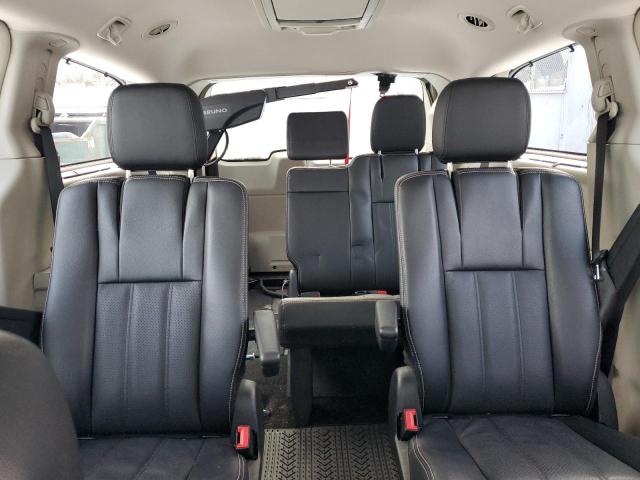 Photo 10 from auction – 2014 CHRYSLER TOWN & COU with VIN 2C4RC1CGXER113576