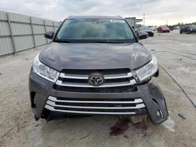 Photo 5 from auction – 2018 TOYOTA HIGHLANDER with VIN 5TDJZRFH1JS837009