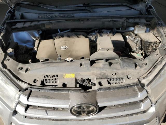 Photo 11 from auction – 2018 TOYOTA HIGHLANDER with VIN 5TDKZRFH4JS527859