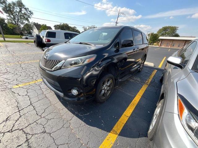 Photo 2 from auction – 2017 TOYOTA SIENNA SE with VIN 5TDXZ3DCXHS814465