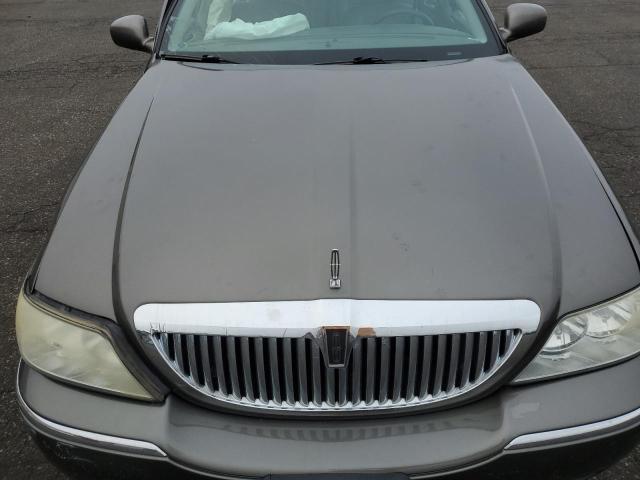 Photo 11 from auction – 2004 LINCOLN TOWN CAR E with VIN 1LNHM81W84Y667684