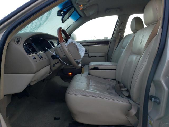 Photo 7 from auction – 2010 LINCOLN TOWN CAR with VIN 2LNBL8CV0AX620979