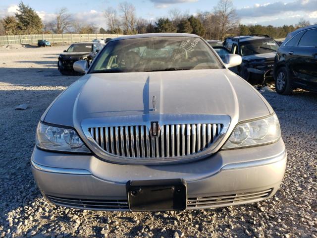 Photo 5 from auction – 2005 LINCOLN TOWN CAR S with VIN 1LNHM82W15Y652346