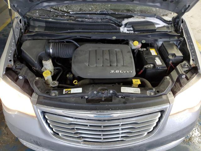Photo 12 from auction – 2015 CHRYSLER TOWN & COU with VIN 2C4RC1CG0FR611030