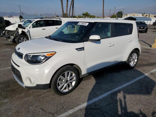 KIA SOUL + 2017 z numerem VIN KNDJP3A5XH7428284 - Zdjęcie z aukcji