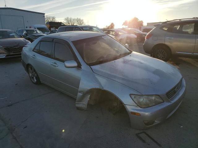 Photo 4 from auction – 2001 LEXUS IS 300 with VIN JTHBD182110030035