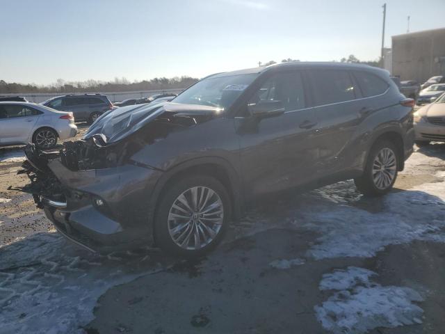 TOYOTA HIGHLANDER 2022 with VIN 5TDFZRBH2NS170551 - Photo from auction