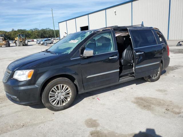 Photo 1 from auction – 2016 CHRYSLER TOWN & COU with VIN 2C4RC1CG4GR221856