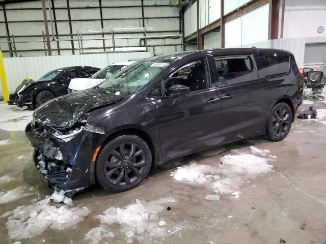 CHRYSLER PACIFICA T 2018 with VIN 2C4RC1FG4JR235095 - Photo from auction