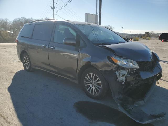 Photo 4 from auction – 2018 TOYOTA SIENNA XLE with VIN 5TDYZ3DC8JS929110