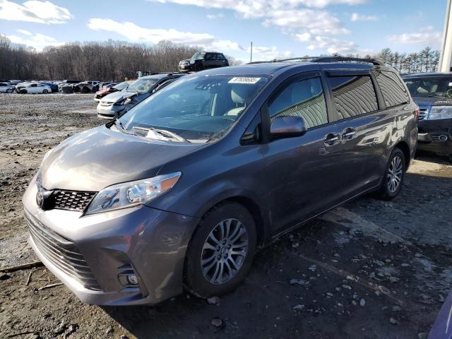 TOYOTA SIENNA XLE 2018 with VIN 5TDYZ3DC8JS951382 - Photo from auction