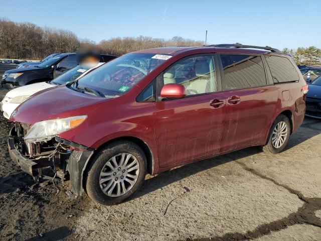 Photo 1 from auction – 2011 TOYOTA SIENNA XLE with VIN 5TDYK3DC7BS057959