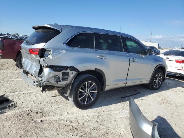 Photo 3 from auction – 2018 TOYOTA HIGHLANDER with VIN 5TDKZRFH7JS526575