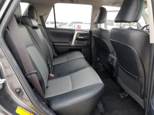 Photo 11 from auction – 2018 TOYOTA 4RUNNER SR with VIN JTEBU5JR6J5574030