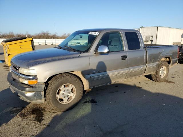 CHEVROLET SILVERADO 2000 with VIN 2GCEC19V4Y1370157 - Photo from auction