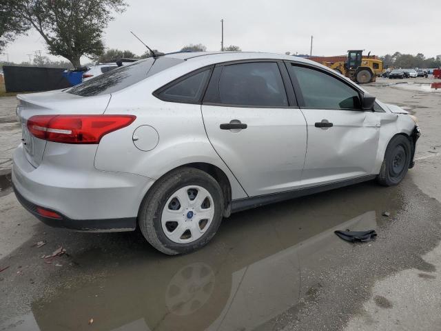 Снимка 3 от търг – 2017 FORD FOCUS S с VIN 1FADP3E25HL270589