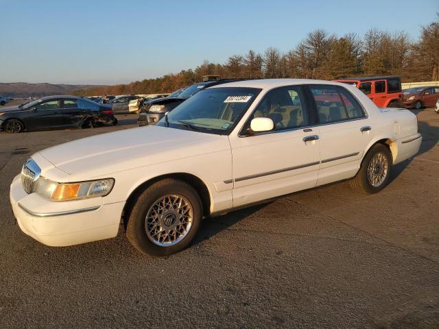 MERCURY GRAND MARQ 2000 with VIN 2MEFM74W6YX655894 - Photo from auction